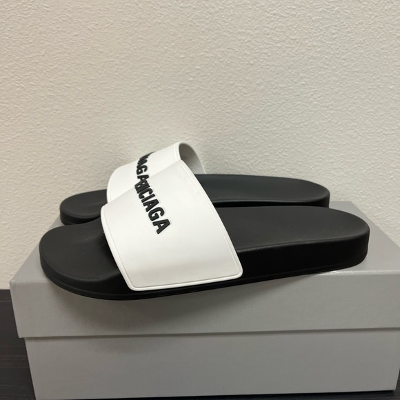 New Balenciaga Slides - Picture 1 of 3